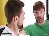 丹尼斯·韦斯特和格里芬·巴罗斯 - 与他 - 男人.com