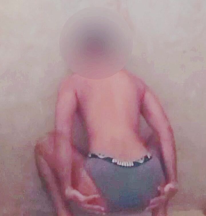 Desi-twink wackelt mit dem arsch für papis blanken schwanz
