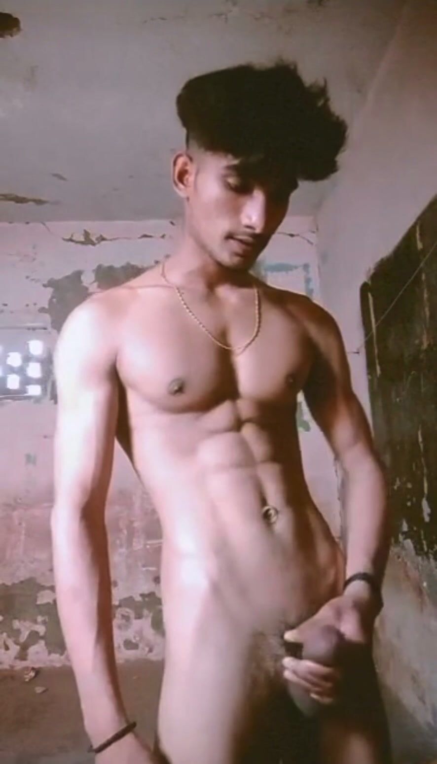 Indian muscle boy flaunts big desi cock