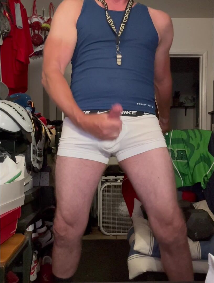 Muscly dilf athlete unloads in nike underwear