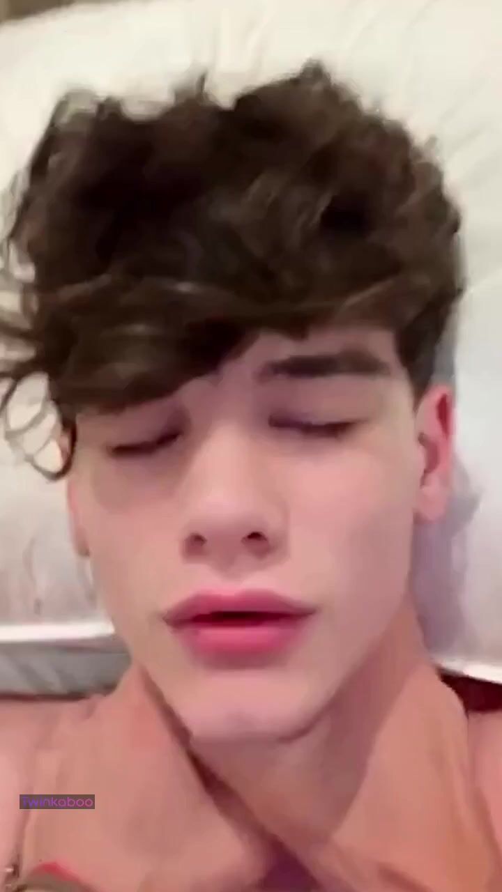 Dnz 2 gorgeous twinks fuck