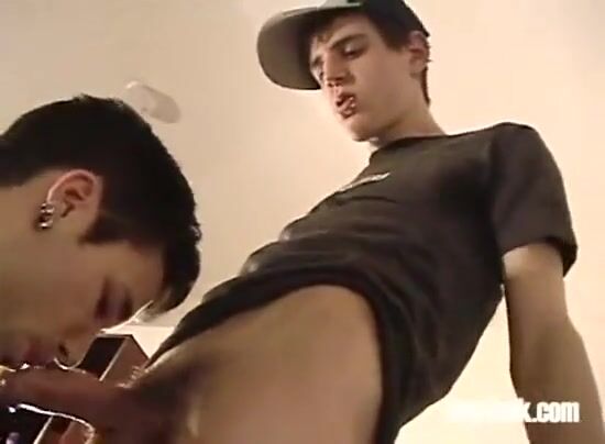Dnz loving his new roommate raw