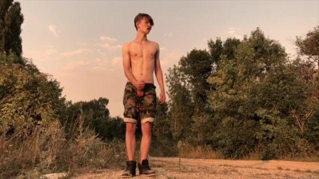 Dnz sexy boy jerks on a hike