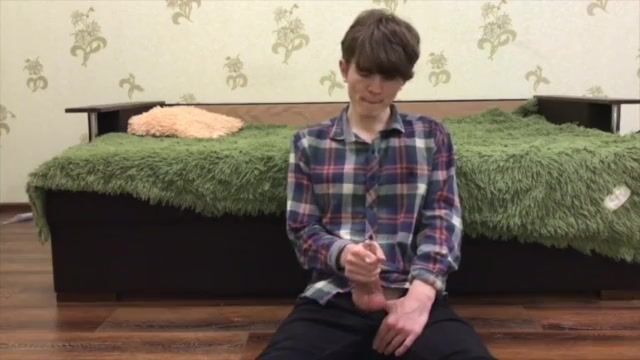 Dnz sexy teen lad wanks around the house