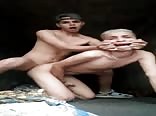 Ados baisés en levrette dans du porno de pute à foutre