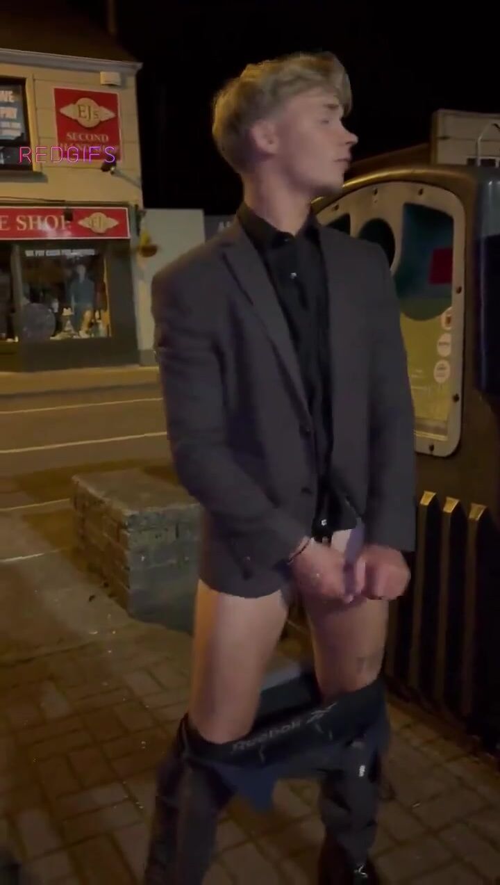 酔った金髪ストレート男子が剃ったチンコを見せる