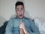 Séance de branlette intense avec un mec excité