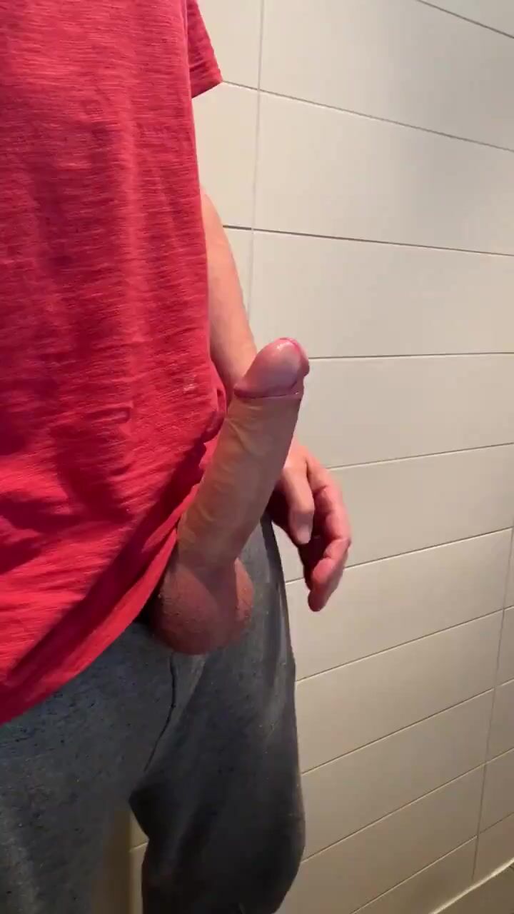 红发猛男猛撸巨屌，射得超猛