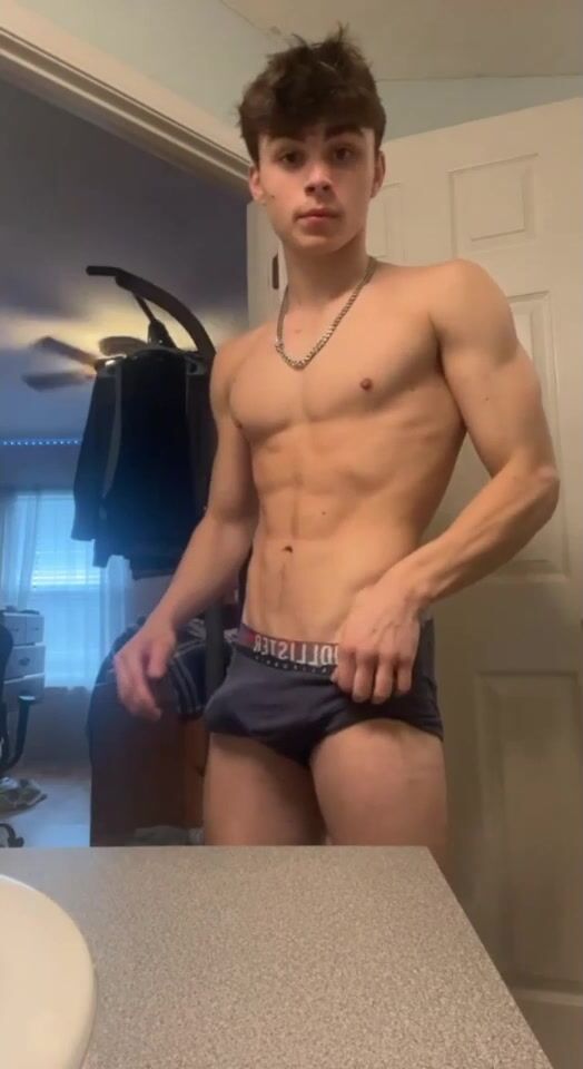 Dutch philip exposes his gorgeous body