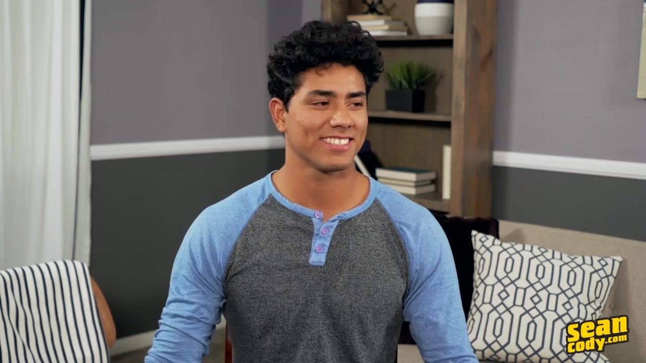 Eddie numa punheta solo com grande esporrada boys porn