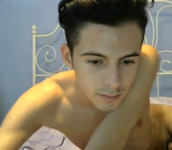 Twink romeno edward bate uma punheta