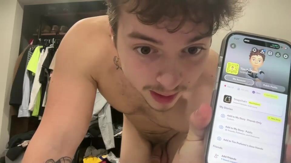 Naked webcam guy jerks off