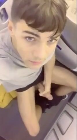 火车无套射精男孩色情享受