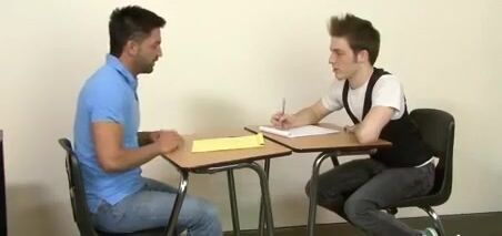 Chicos de academia extra follando con sus tutores