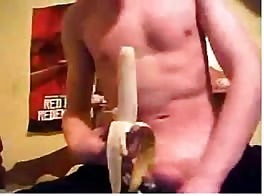 Unsichtbarer twink f2bme lutscht und probiert