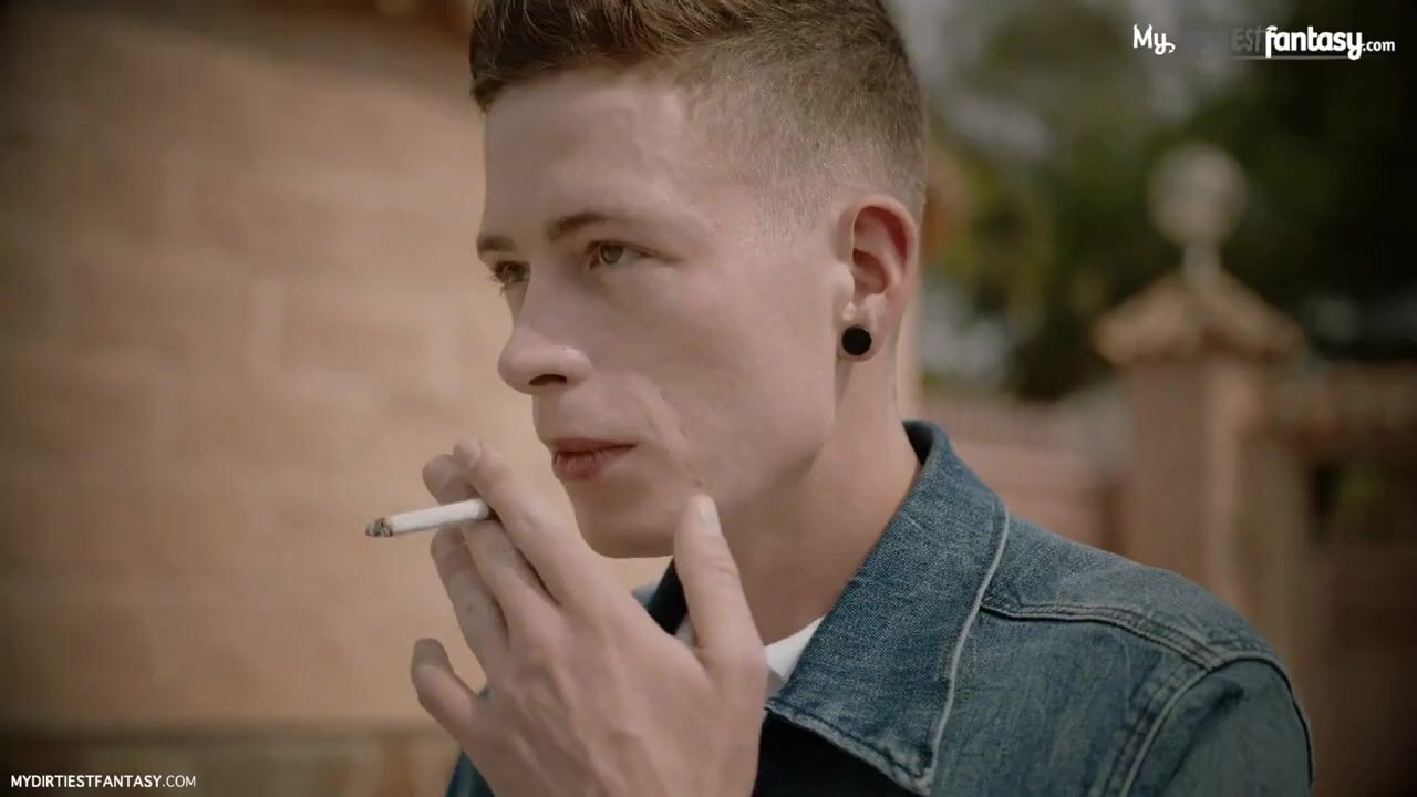 Twink nimmt facial cum von muskel-daddy blank
