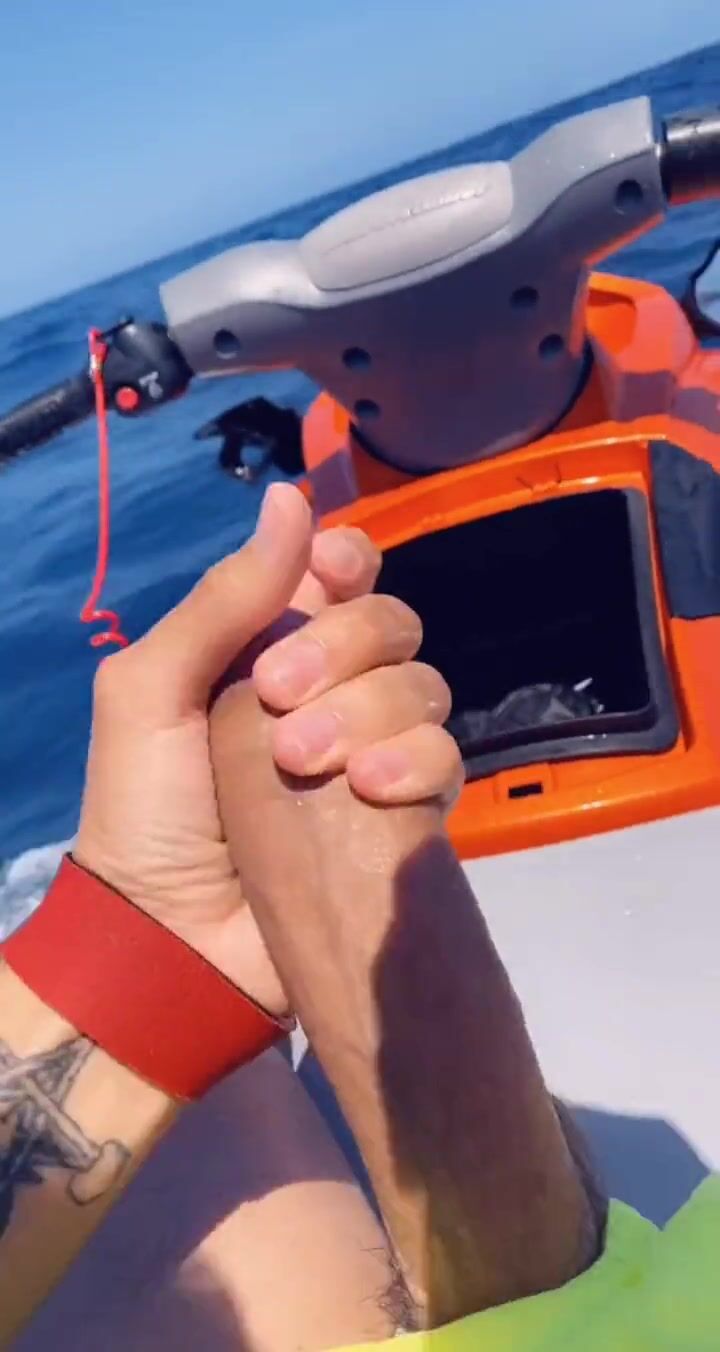 Jason fickt auf jetski mit dickem schwanz schwuler porno