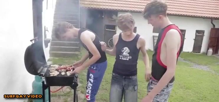 Barbecue twink-daddy muskulös bareback schwanz