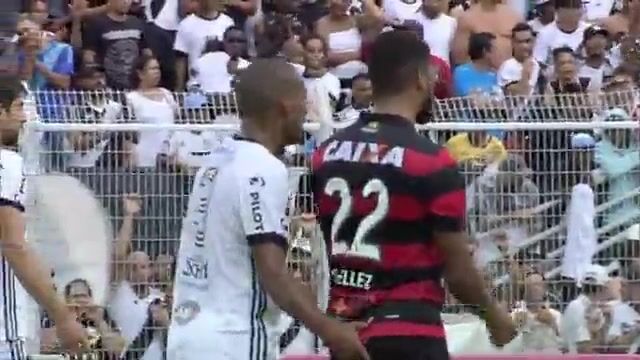 Ado se fait relever les empreintes sur le cul