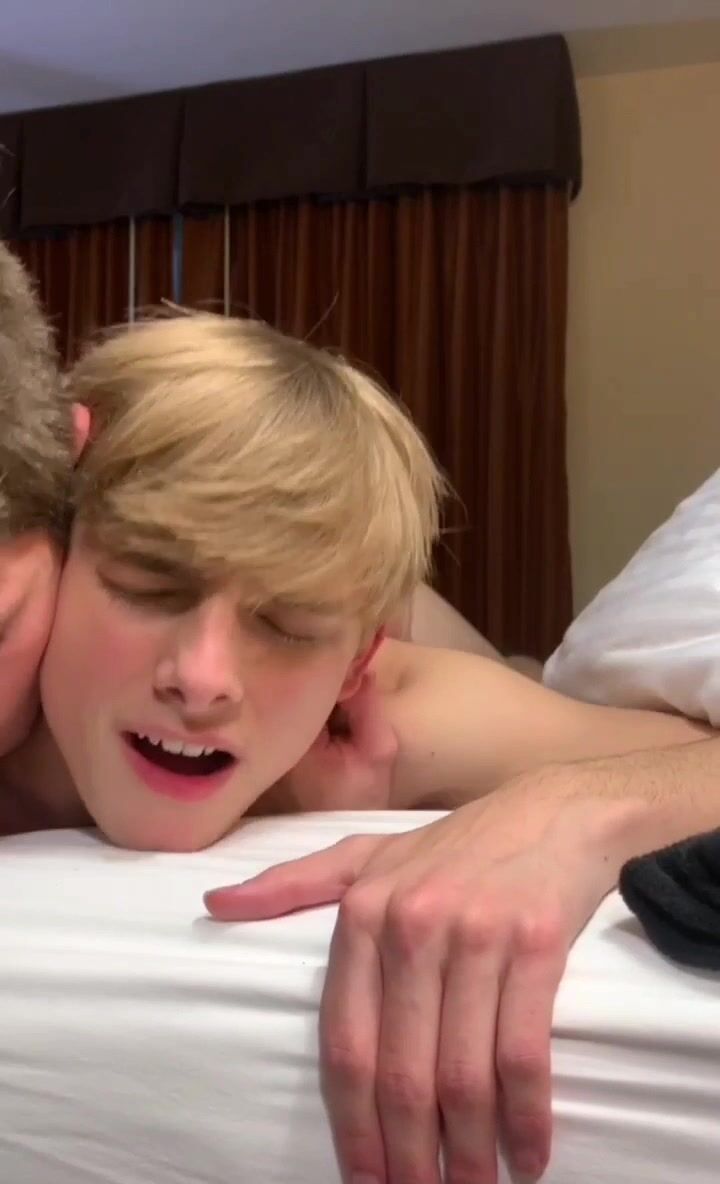 First anal can hurt, but this twink wanted it bad
