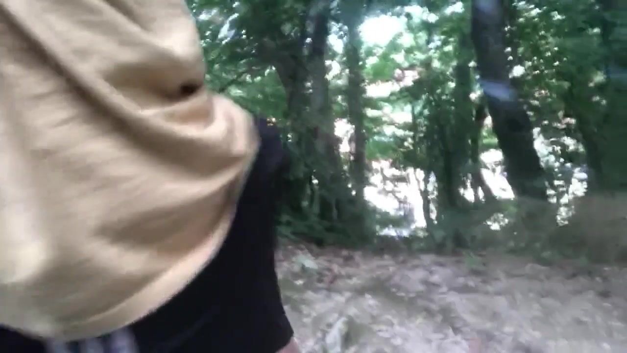 Primeira masturbação pública no parque com gozada insana - 21-10-25