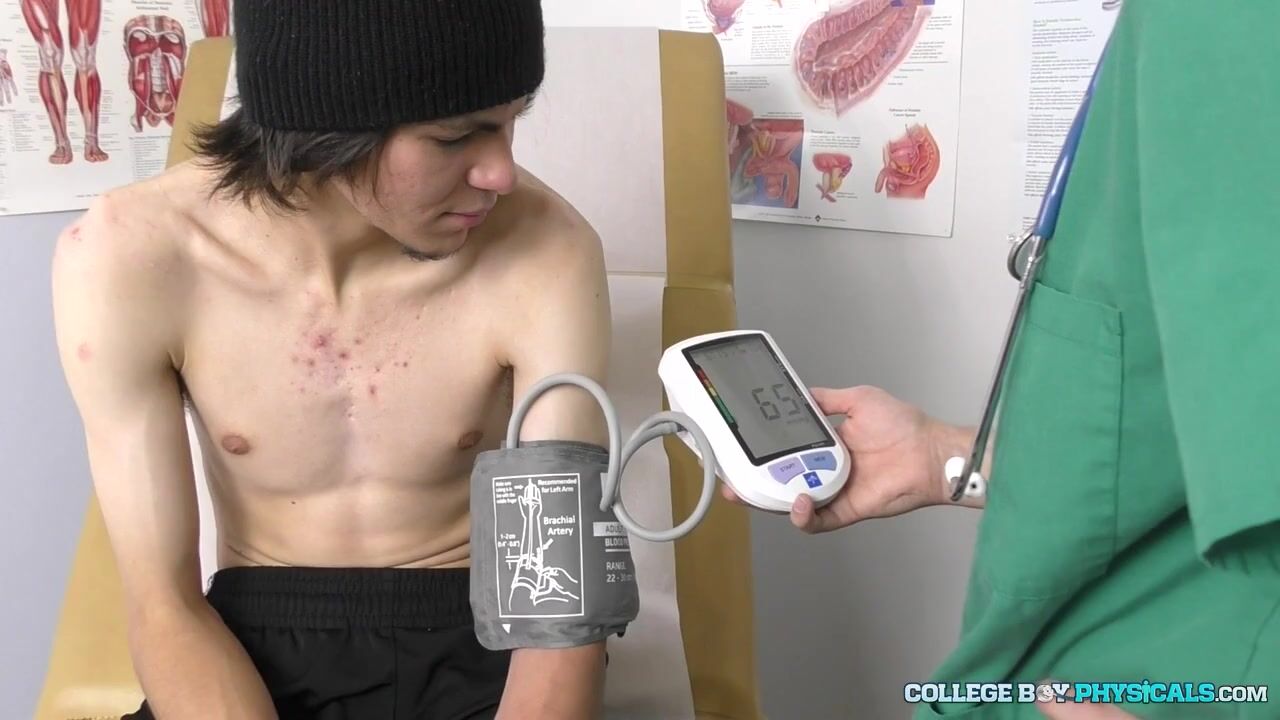 Twink’s first bareback exam by muscle daddy’s cock