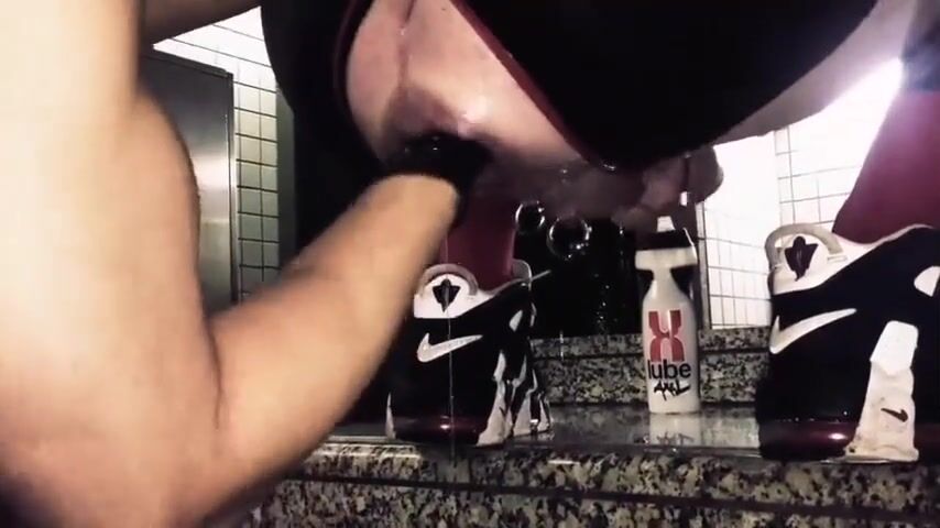 Muscle daddy fists twink in public restroom