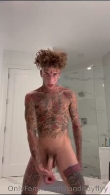 Fit tattoo guy naked stand up wank