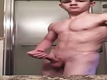 сочный член подростка-спортсмена