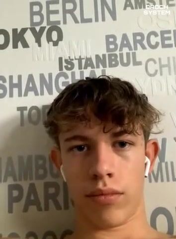 Fit twink masturbate and cums
