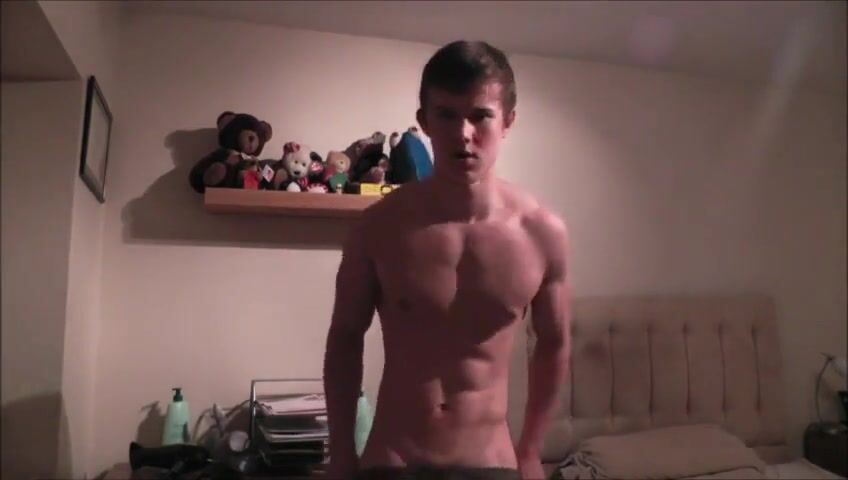 Muscular hunk flexes and jerks his cock