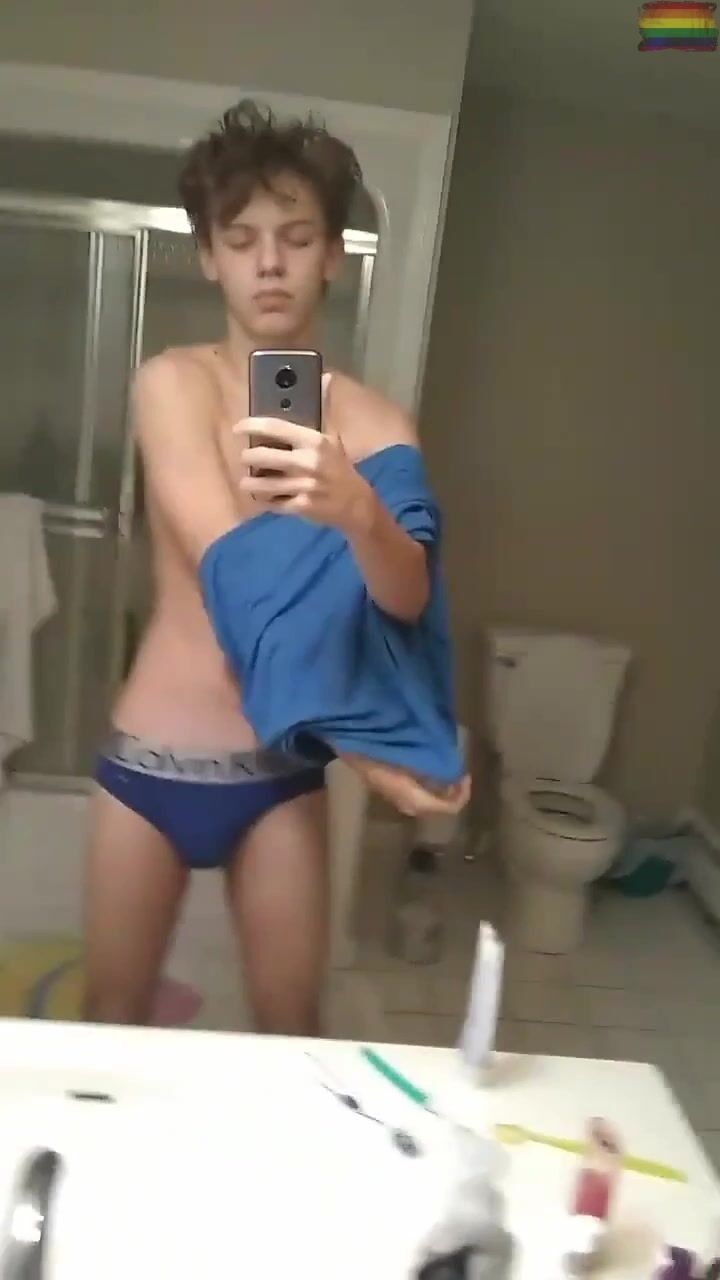 Muscle twink flexes and shows off