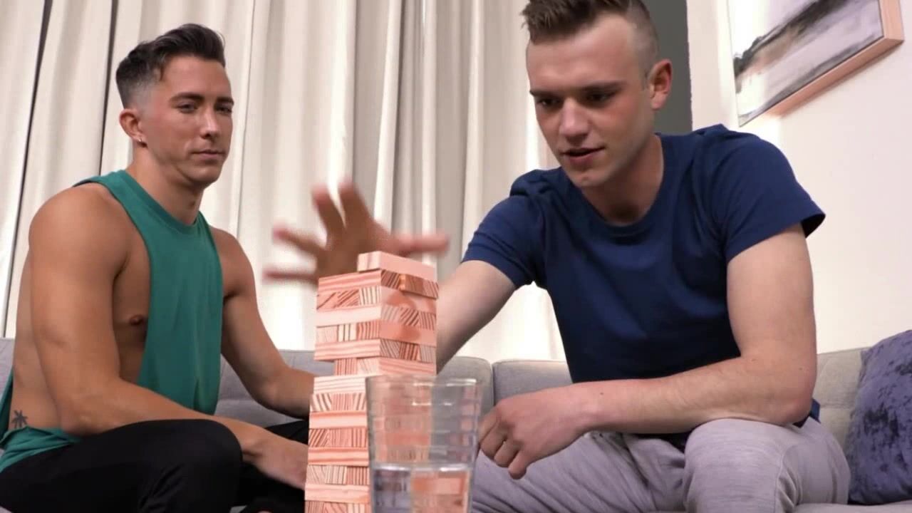 Sexkampf in flip-flops: junge boys hart ran
