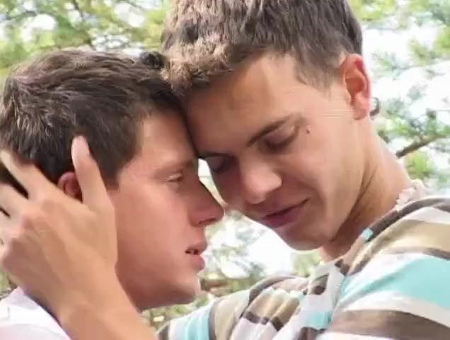 Outdoor gay porn: follow me!