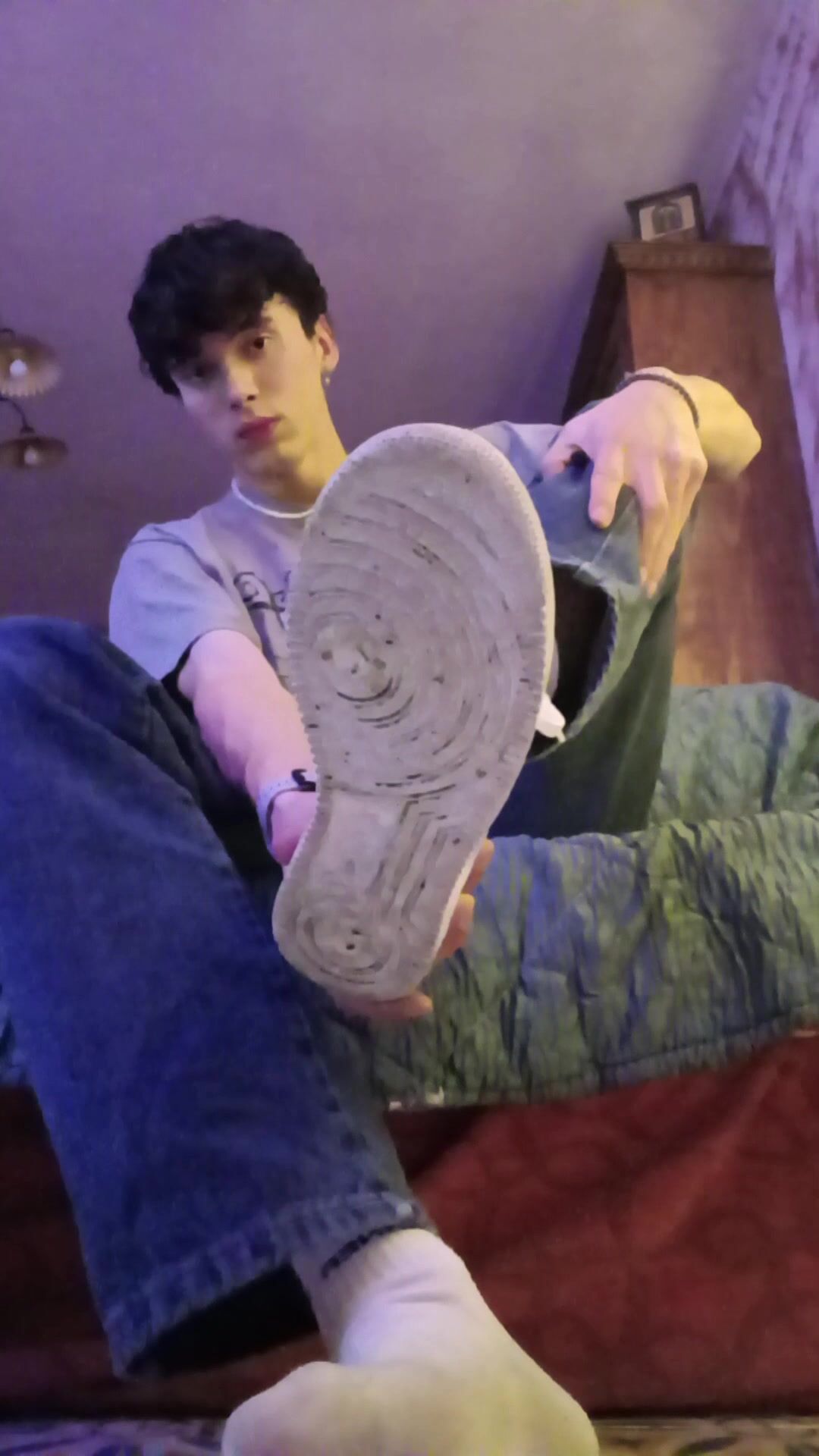 男孩足部色情：火热足部游戏动作