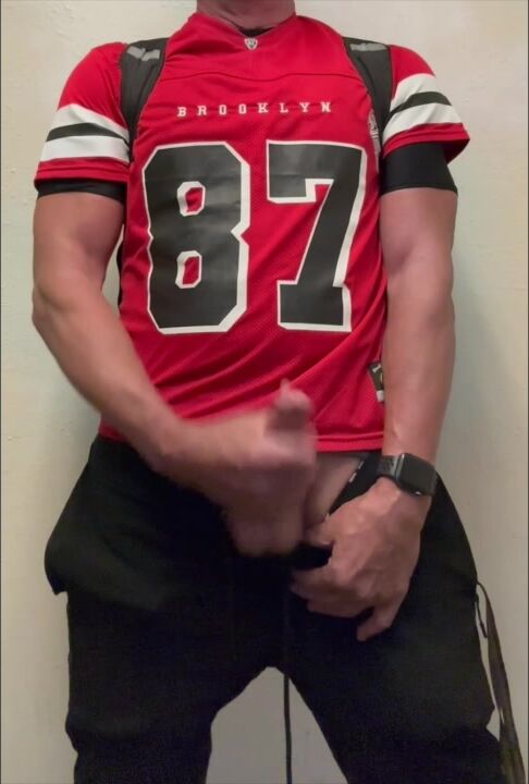 Football player jockdad87 shoots a load of cum in his jersey