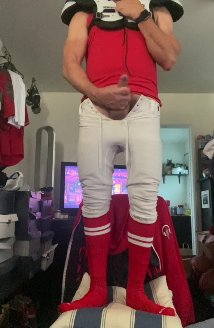 Football stud jockdad87 shoots a big load of cum in his gear
