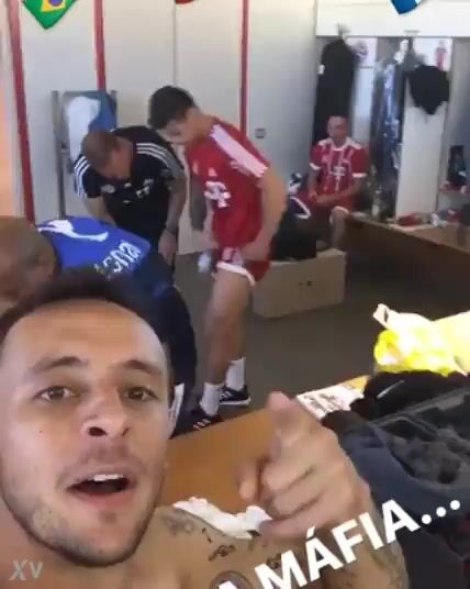 फुटबॉल लड़कों locker room action