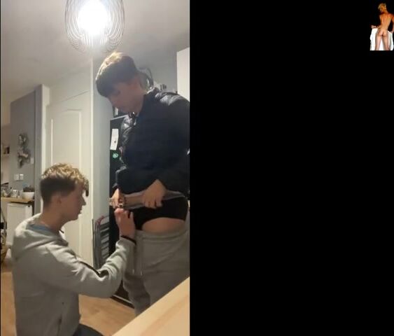 First-time bareback twink rides daddy muscle cock