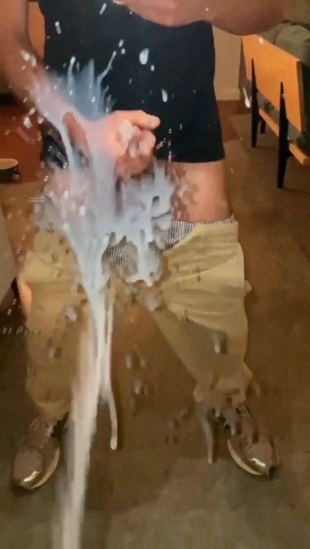 Twinks wanking and fountain cumshots 2