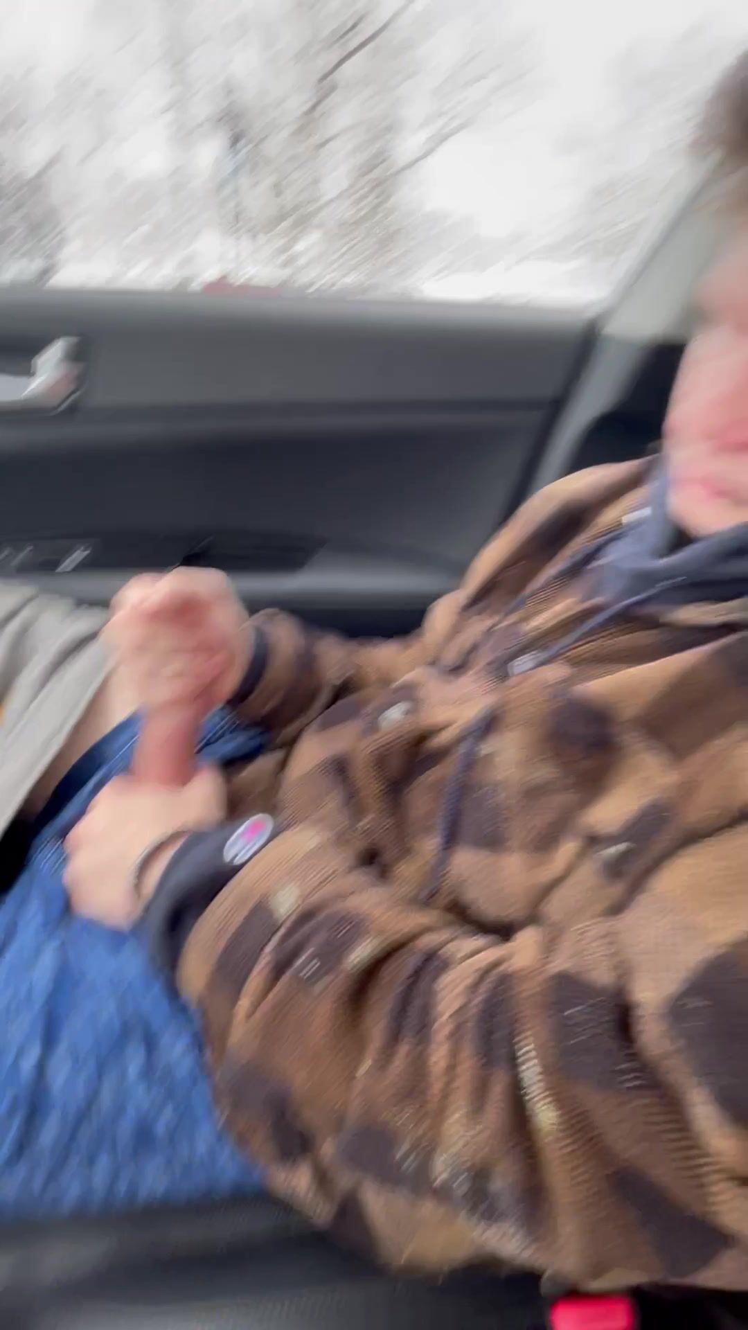 Freshman jerks cock in older friend’s car before class