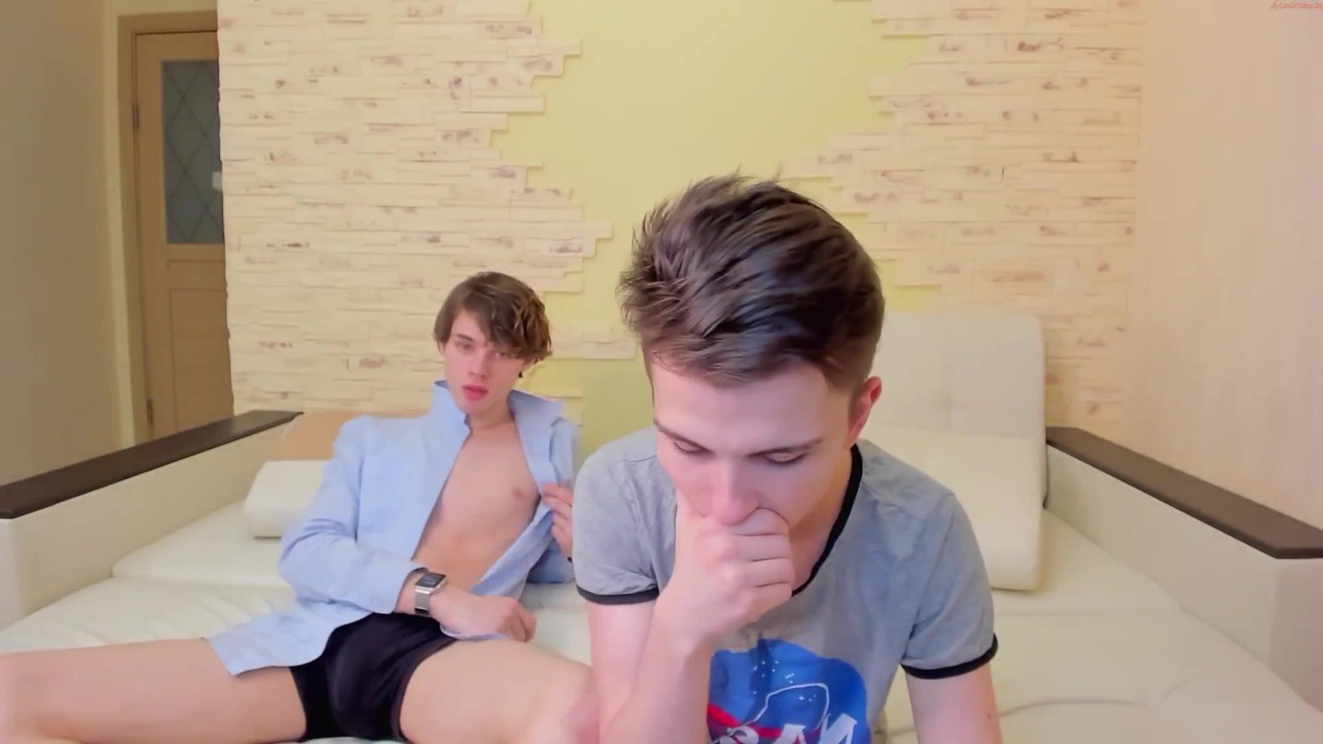 Twink rides muscle daddy’s bareback cock