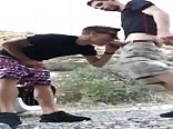 Mamada en público compartida entre amigos
