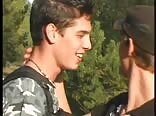 Twinks draußen spielen frisbee und ficken
