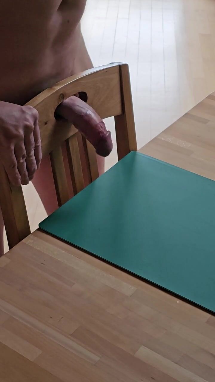 椅子ファックで射精