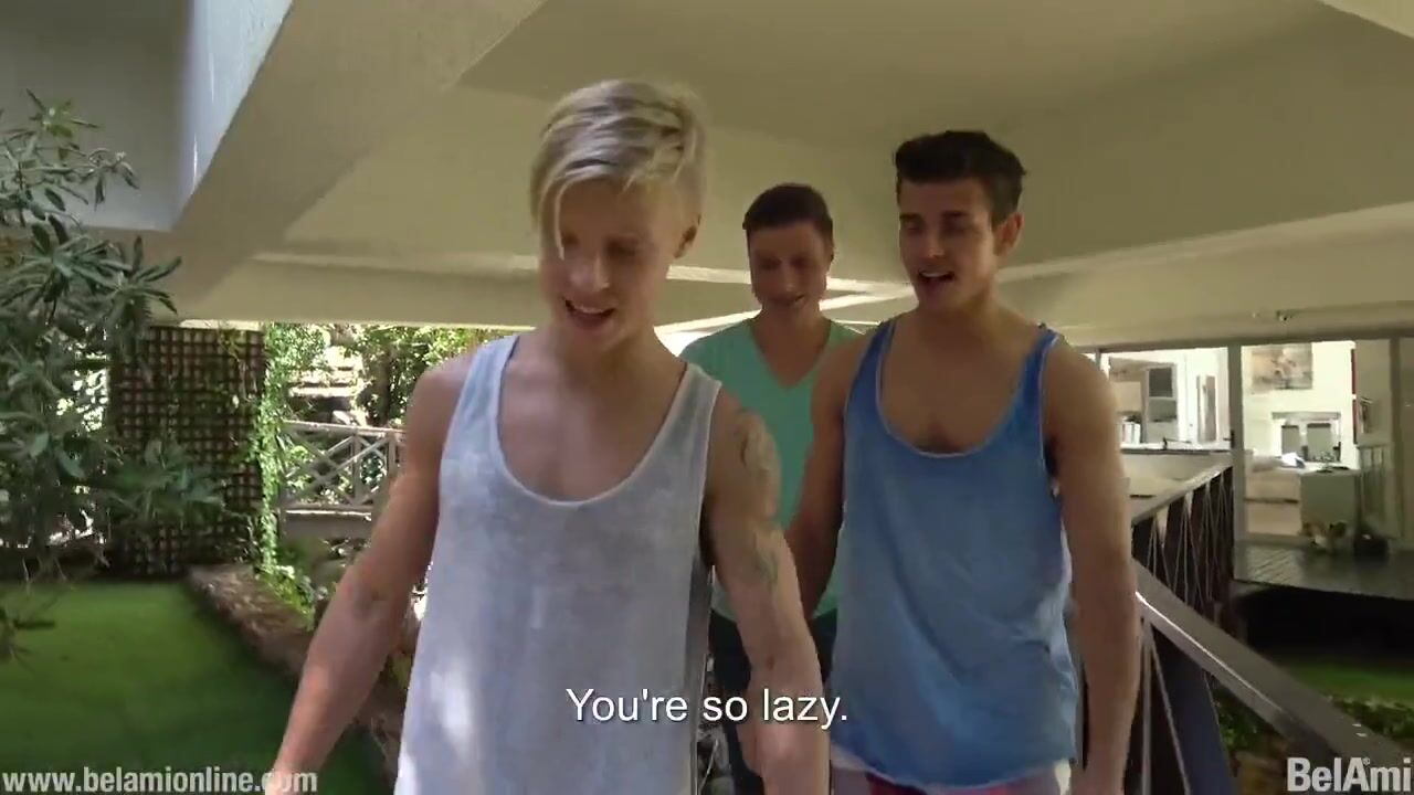 Zarte college-jungs ficken in heißen sexvideos