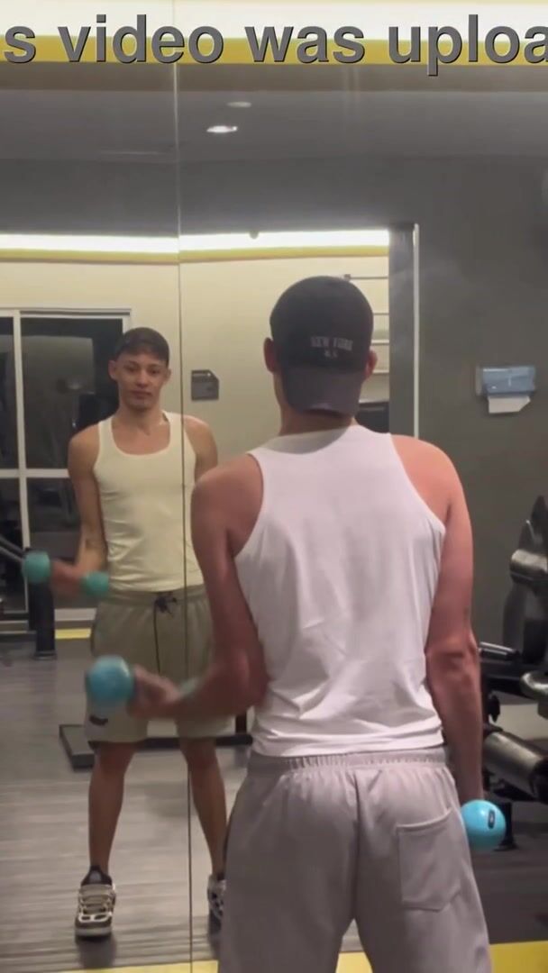 Baiser avec mon camarade de gym