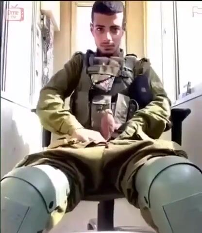 Jeunes militaires israéliens baisent sans capote et jouissent