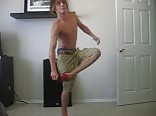 Gage ofrece un striptease caliente