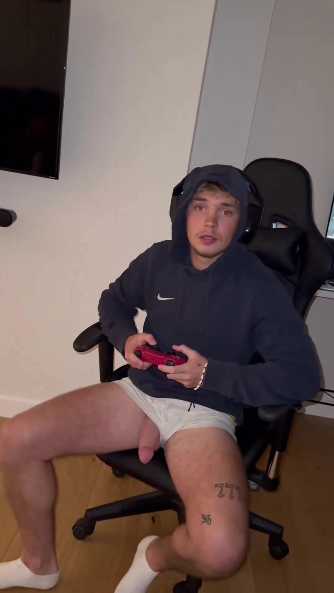 Game bro slams twink cock on cam